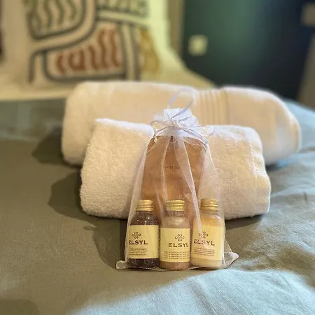 Le Maine N 5 - Angouleme - Tilleul 住宿加早餐酒店 3*